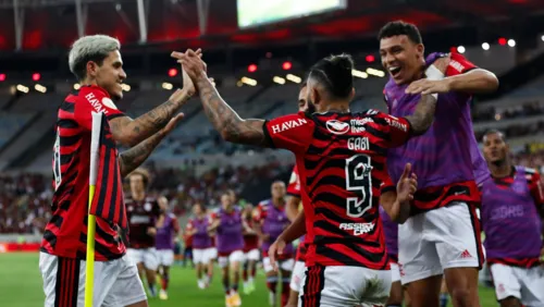 Jogadores do Flamengo comemoram um dos gols da partida