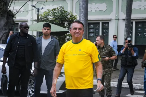 Presidente chegou ao local de votação por volta das 9h