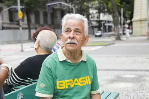 Abel tem 84 anos e faz questão de votar