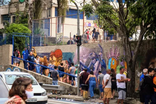 Eleitores relataram quase três horas para votar