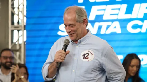 Ciro apoia Lula, mesmo o criticando durante a campanha eleitoral