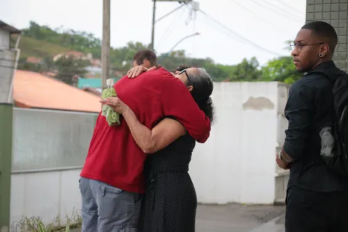 Parentes se despediram de Cacilda Lyrio, de 50 anos, em Maricá