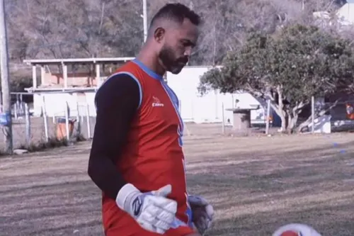 Bruno apareceu treinando com a camisa do time em um vídeo