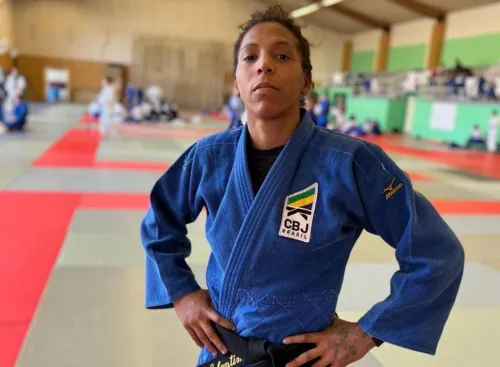 Após igualar o combate, nos segundos finais, a atleta brasileira fez um waza-ari maestral