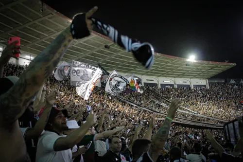 Torcida do Vasco vem sendo fundamental na campanha da Série B