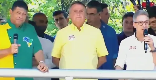 Bolsonaro ao lado de de líder religioso e do governador de Minas, Zema