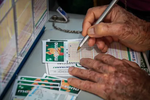 As apostas podem ser feitas até as 19h (horário de Brasília) do dia do sorteio, em qualquer lotérica do país