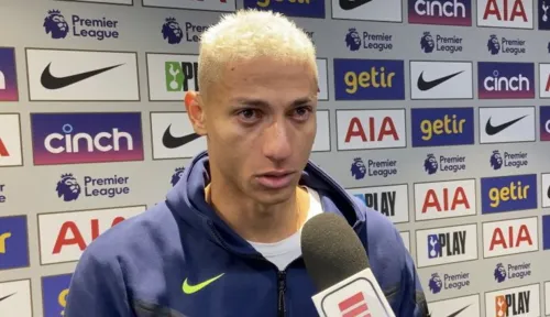 Sempre descontraído, Richarlison apareceu muito emocionado na entrevista