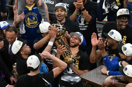 Stephen Curry é o principal nome do GSW e também da liga