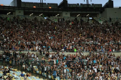 Torcida do Botafogo esgotou mais um setor visitante neste Brasileirão