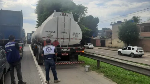 Veículos apreendidos na operação