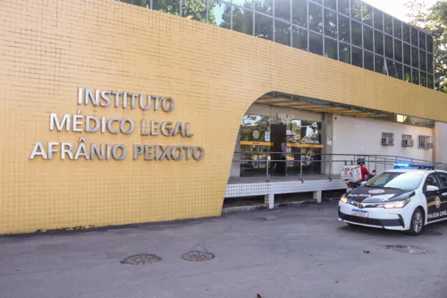 O corpo da vítima foi levado para o Instituto Médico Legal (IML) do Centro