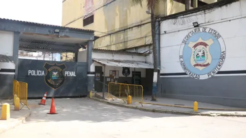 Político chegou no início da madrugada no presídio de Benfica, na Zona Norte do Rio