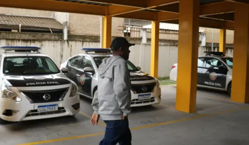 Igor machado de Oliveira se apresentou à polícia na manhã desta terça (25). Ele prestou depoimento e foi liberado em razão da lei eleitoral