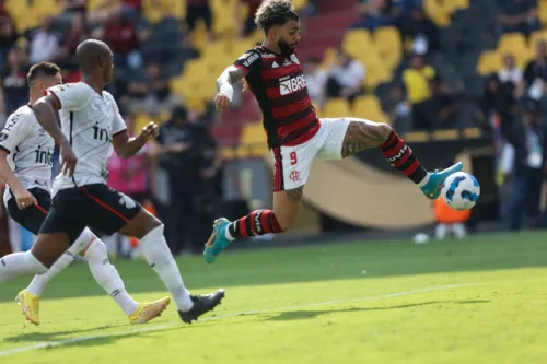 Ao longo da temporada, Gabigol sofreu com críticas pelo fato de ter mudado sua maneira de jogar para formar dupla de ataque com Pedro