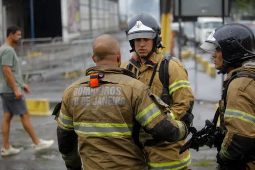 Militares seguem no local desde a manhã desta segunda (31)