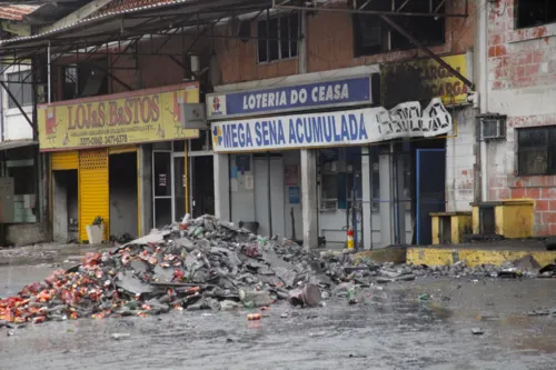 Uma perícia da Defesa Civil será feita após o trabalho dos bombeiros