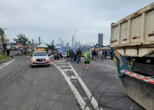 Bloqueio em Balneário Camboriú, no Litoral Norte