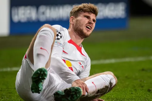 Timo Werner sofreu problema no tornozelo aos 19 minutos de jogo