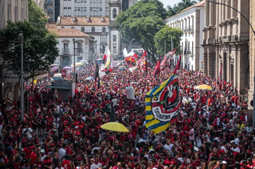 Torcedores do Flamengo lotaram as ruas do Rio de Janeiro para comemorar os títulos