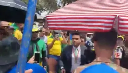 Manifestantes interromperam a passagem ao vivo do repórter