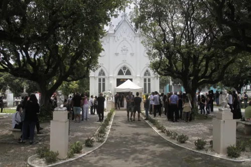 Corpo da ex-atleta foi velado no cemitério da Penitência, no Caju, na Zona Norte do Rio