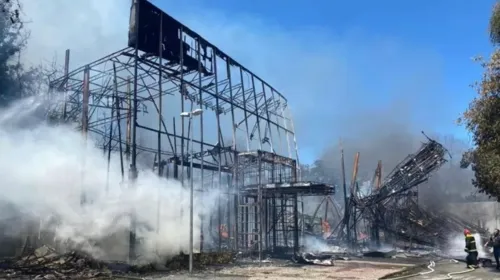 Cenário da novela "Todas as Flores" ficou destruído após incêndio