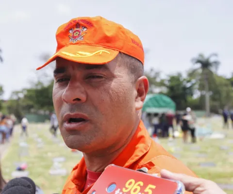 Tenente-coronel Verdini, comandante do Grupamento de Operações Aéreas do Corpo de Bombeiros