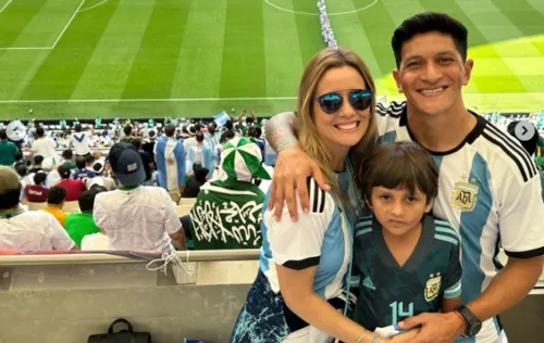 Cano viajou para o Catar e acompanhou os jogos da seleção de seu país junto da esposa e do filho