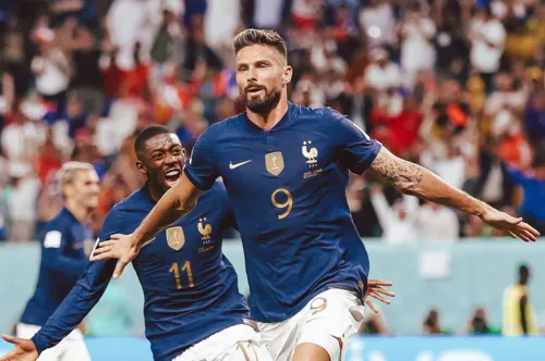 Giroud marcou dois gols e atingiu marca histórica com a selção francesa