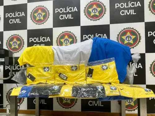 O homem que estava com as camisas já foi detido e responderá pelo crime contra a propriedade industrial