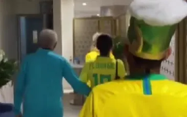 Gilberto foi alvo enquanto passava pelos corredores de um estádio no Catar