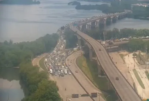 Trânsito ficou complicado por conta do bloqueio na rodovia