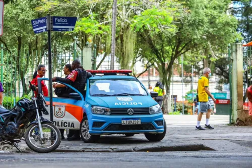 Um dia após o crime, o policiamento foi reforçado nos arredores