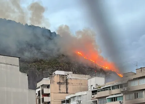 O incêndio foi registrado na  rua Cinco de Julho