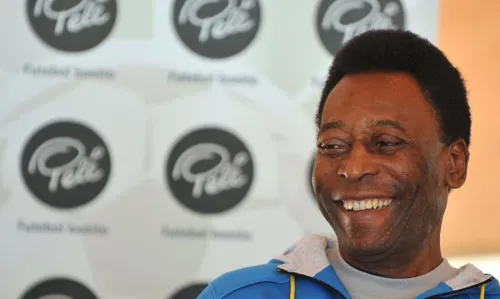 Pelé segue internado no Hospital Albert Einstein, em São Paulo