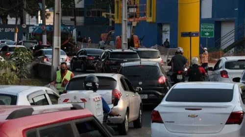 Moradores reclamam constantemente do excesso de carros na cidade