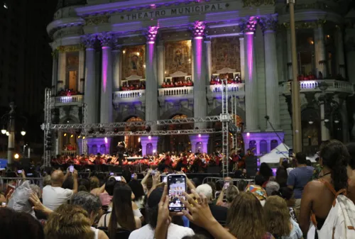 Evento Natal de Luz ocupou o Theatro Municipal do Rio