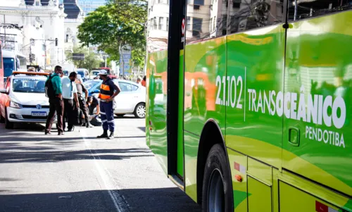 Jovem é atropelada por ônibus e morre no Centro de Niterói