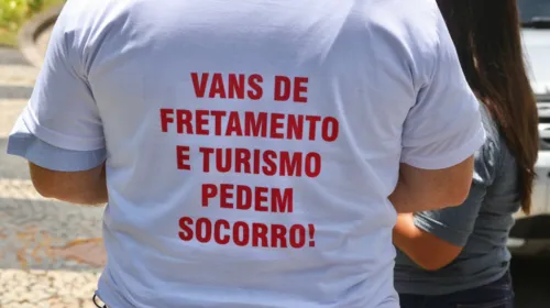 Manifestação contou com camisas pedindo mais segurança para os profissionais