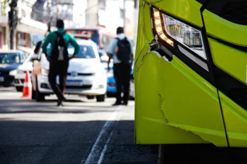 Empresa responsável pelo veículo envolvido no acidente diz que o motorista trafegava com velocidade abaixo do limite da faixa exclusiva