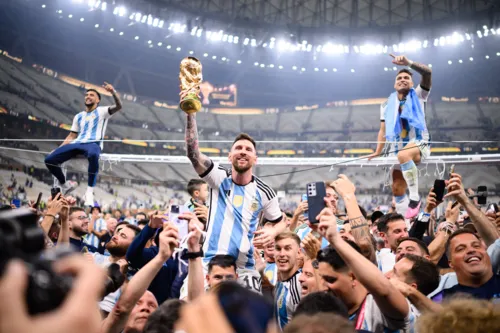 Messi levantou a tão sonhada taça pela primeira vez em sua carreira