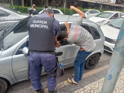 Tanto o pai quanto o bebê estão em segurança