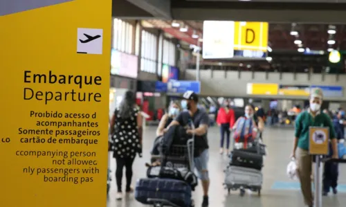 Nesta quinta-feira (22), os aeronautas paralisaram o serviço em diversos aeroportos