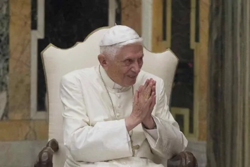 Bento XVI renunciou o cargo em 2013