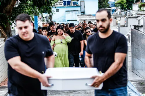 Bebê foi enterrado no Cemitério Municipal de São Gonçalo