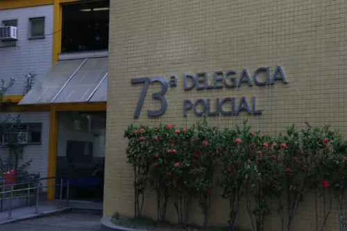 A ocorrência foi encaminhada para a 73ª DP (Neves) que investiga o caso