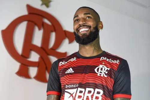 Gerson está de volta ao Flamengo após passagem entre 2019 e 2021