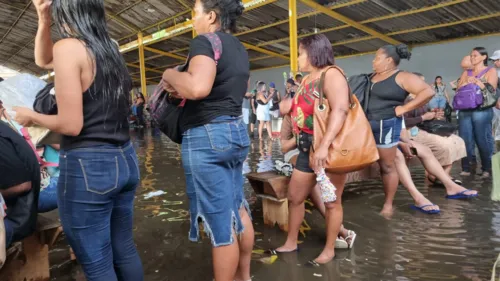 Trabalhadores sofreram com alagamentos na volta para casa