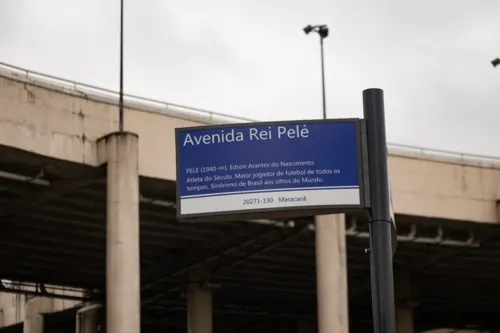 Avenida Rei Pelé foi rebatizada nesta quarta-feira (4)